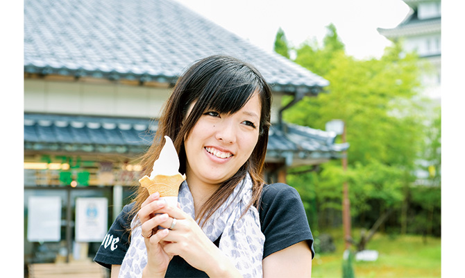 地元で有名な勝山城のソフトクリーム