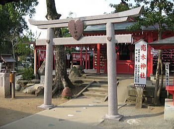 恋の神様で知られる　恋木神社