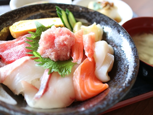 期間中1回は海鮮丼ランチ！