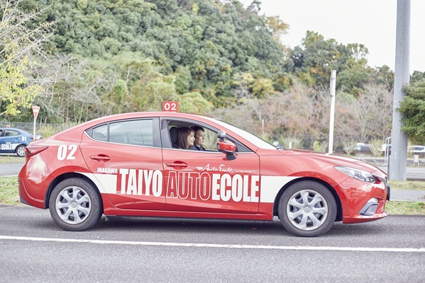 教習車はスポーティーなフォルムで大人気なマツダ車 教習車はスポーティーなフォルムで大人気なマツダ車