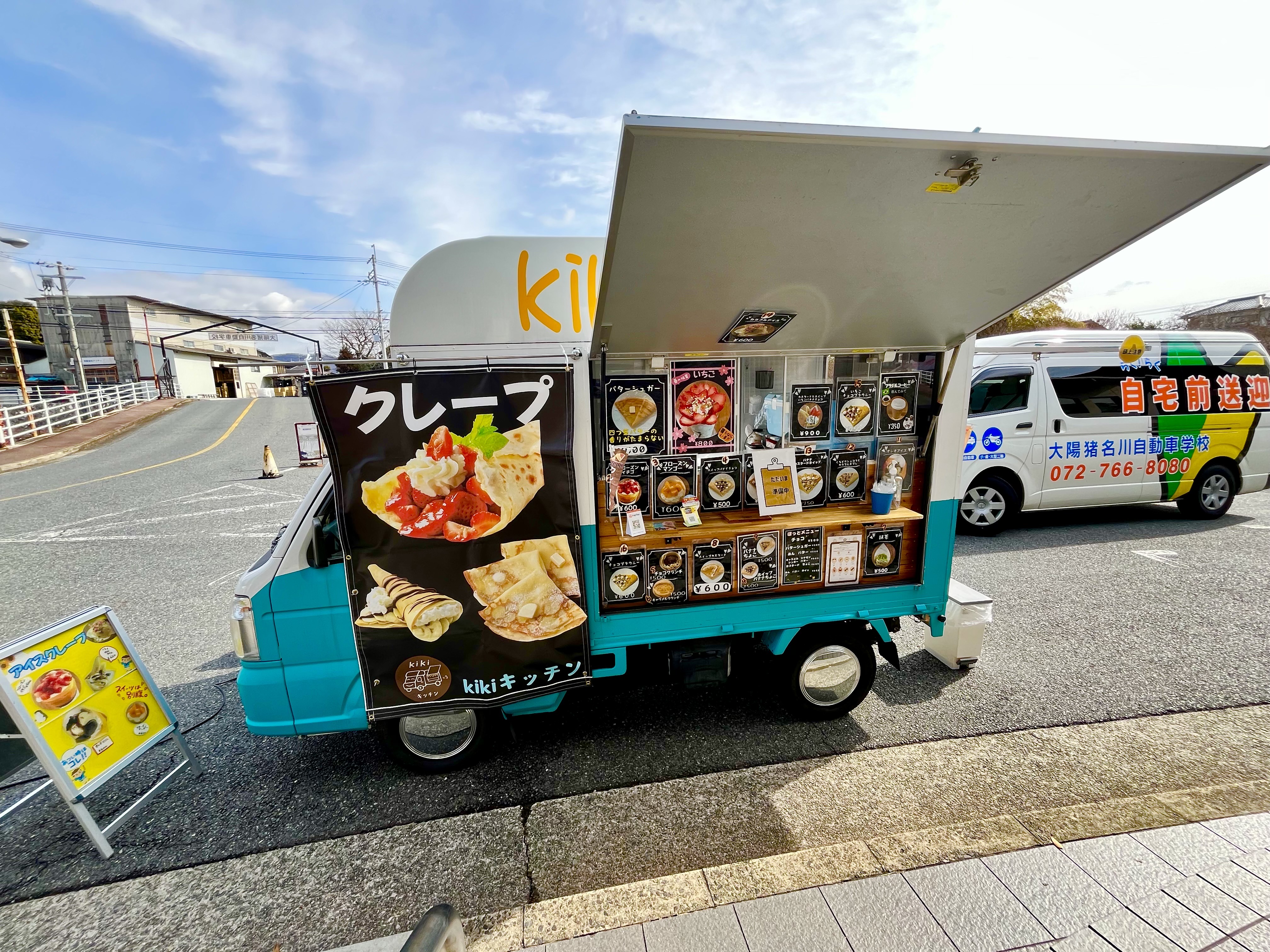 キッチンカーの出店があります(不定期) 教習の合間に甘く幸せなひと時をどうぞ!