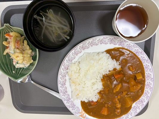 月・火・木・金は朝・昼・夕食事 無料サービス！（祝祭日は除く）