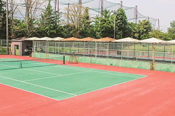 教習所から徒歩5分に運動公園。