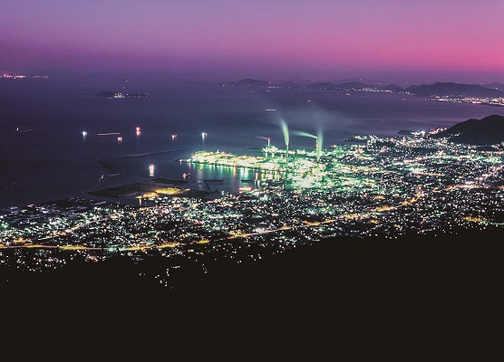 日本夜景100選の人気スポットです。