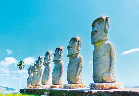 サンメッセ日南のモアイ像