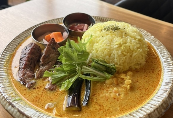 自動車学校の中で味わえる本格スパイスカレー