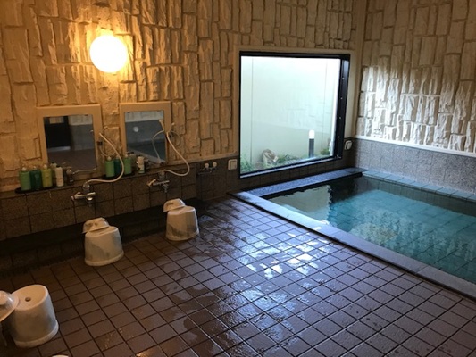 温泉浴場で疲れを癒しましょう