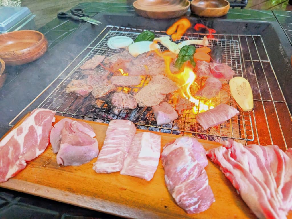 BBQは肉質にこだわった那須三元豚を使用